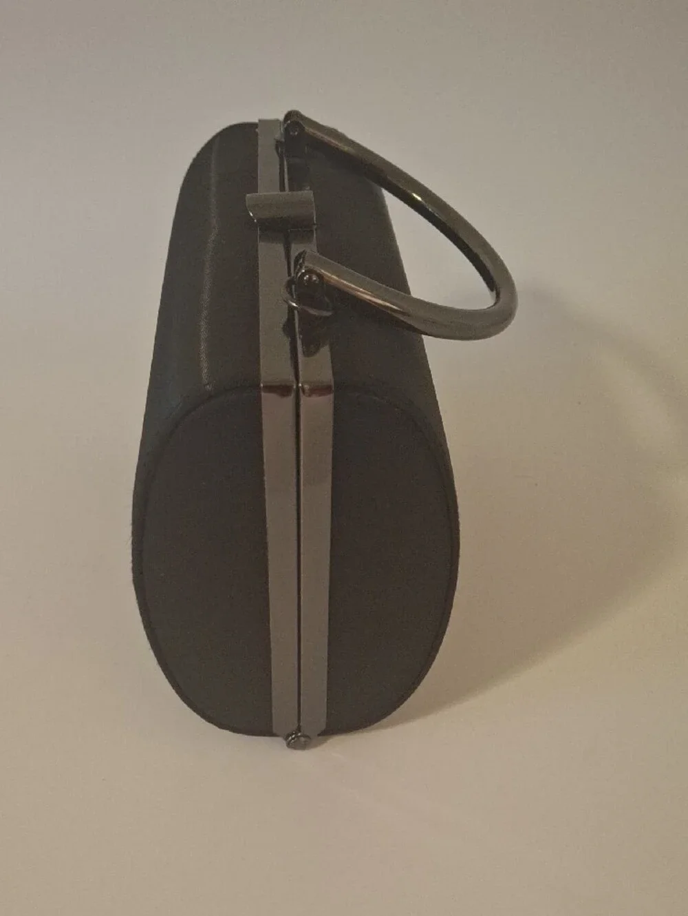 Indeed Classic Black Men's Handbag - Sleek Structured Carry